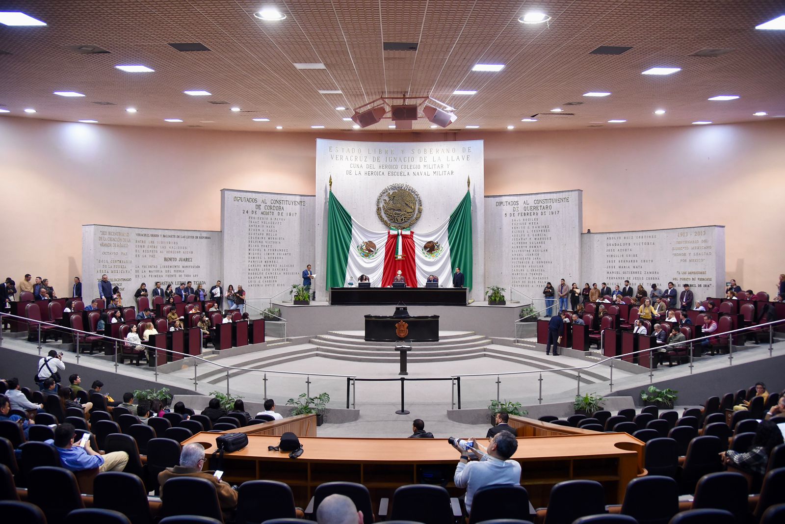 NOV13ENE2025COMISIONPREMIOMUJER1