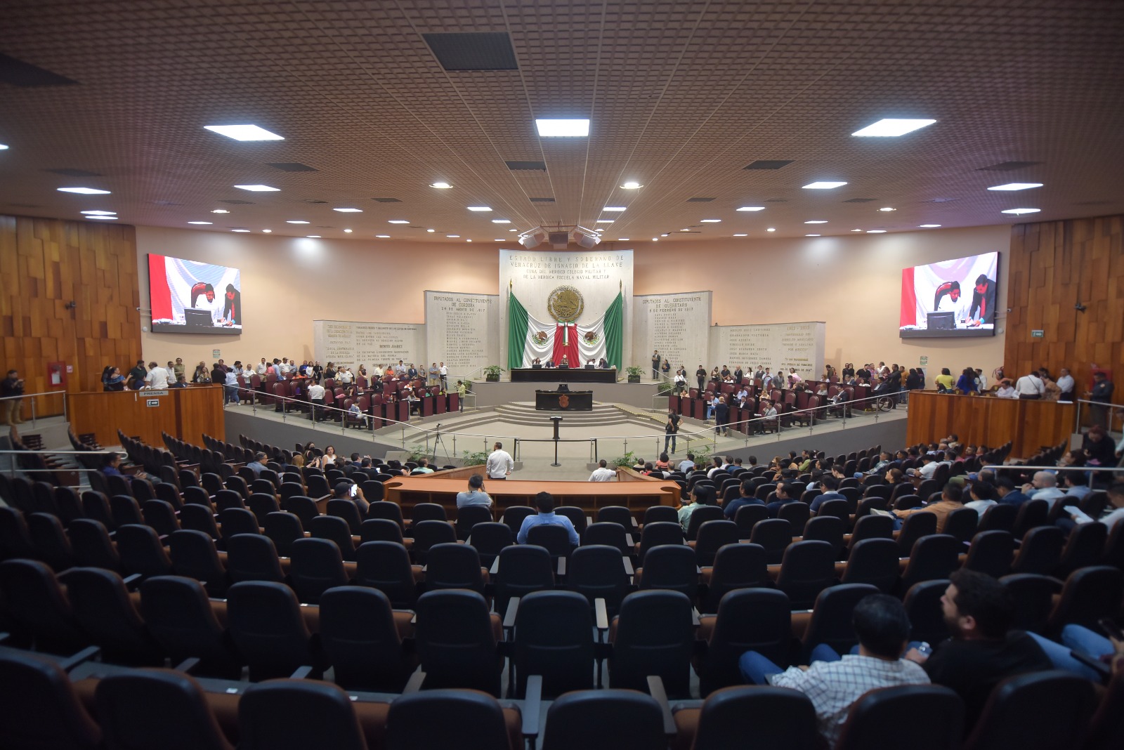 NOV25SEPT2025MEDALLA1